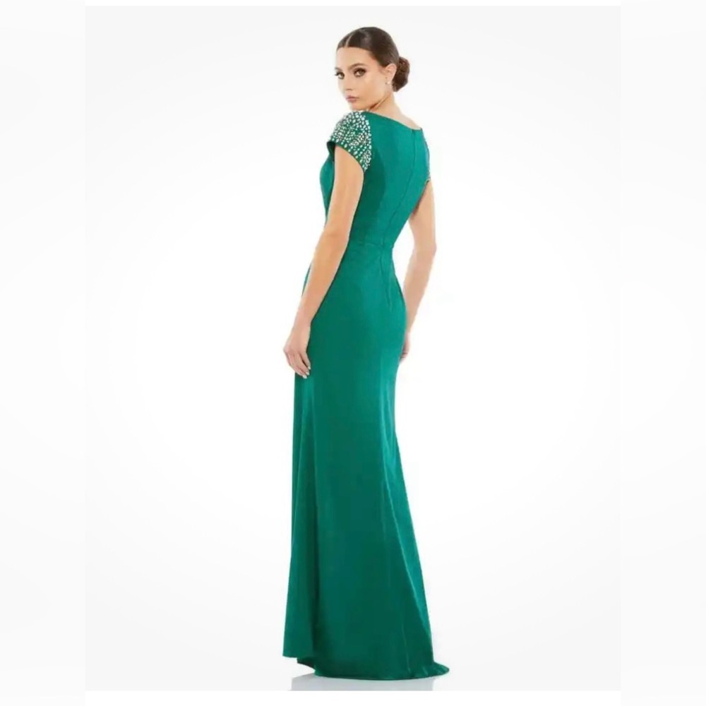 Mac Duggal NWT Women’s Emerald Green Beaded Cap Sleeves Gown size 2 #557… - Picture 5 of 11
